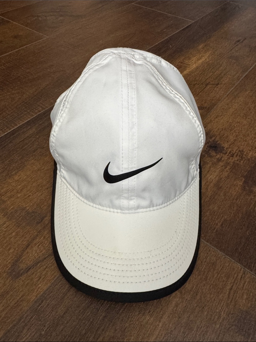 Nike Wimens White Cap with Black Swoosh Trim Tennis Running Athletic Summer OS - Picture 2 of 8